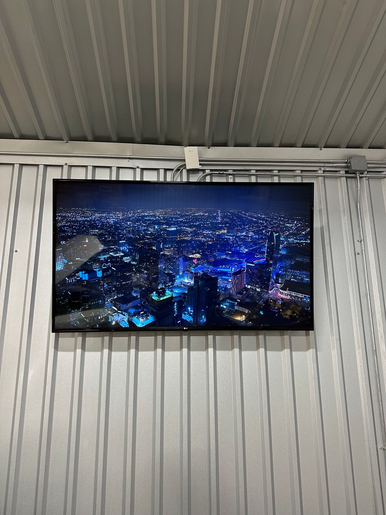 Flat-panel television in a beautifully designed lounge in Memorial Houston